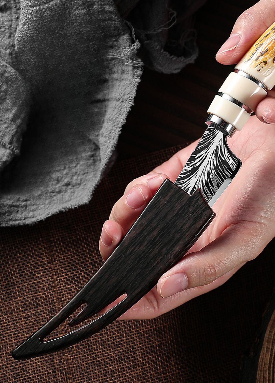 Zakřivený vykosťovací nůž