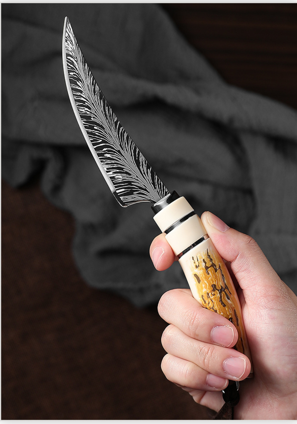 Zakřivený vykosťovací nůž